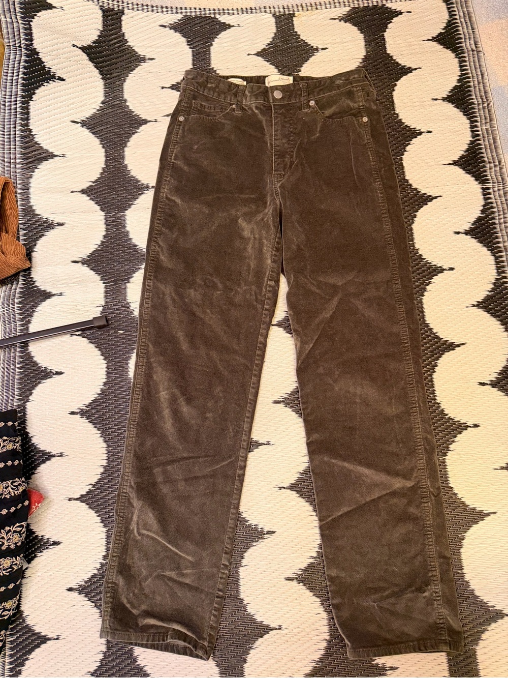Universal Thread Straight-Leg Corduroy Jeans in Dark Green